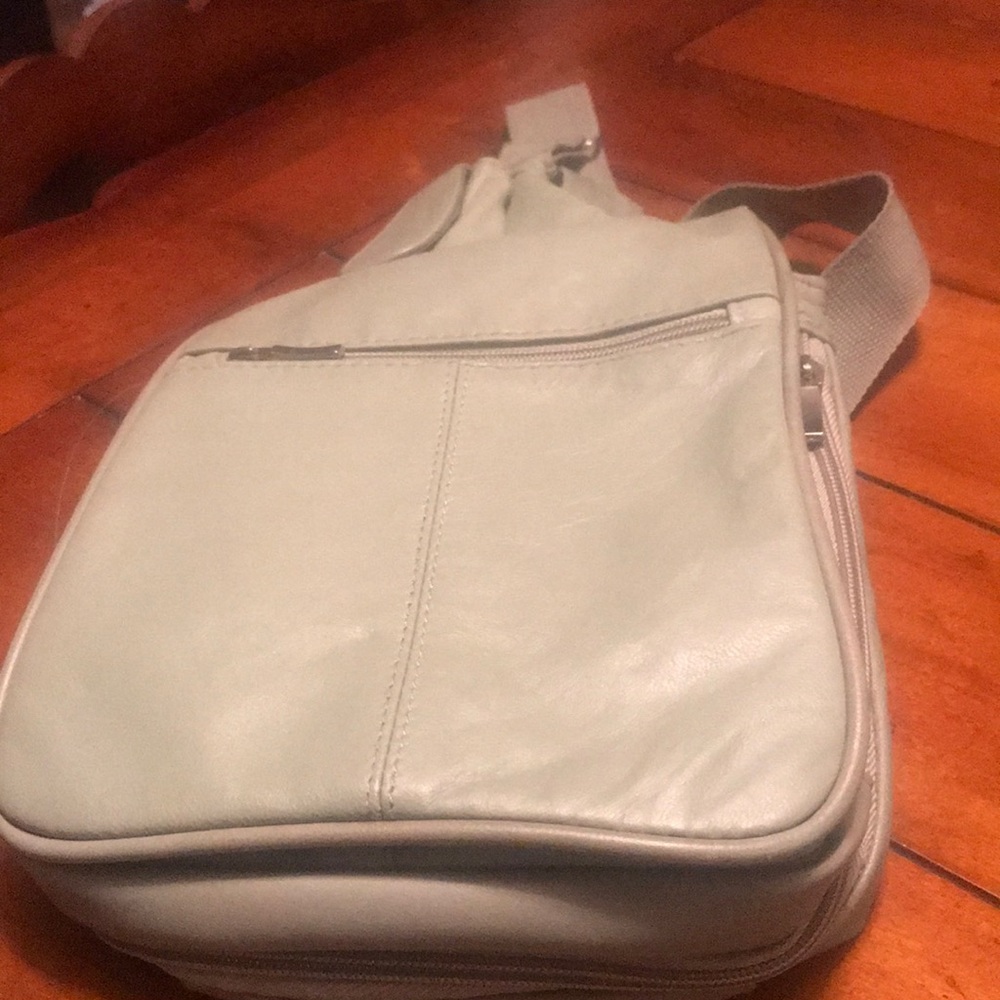 Buxton leather travel bag